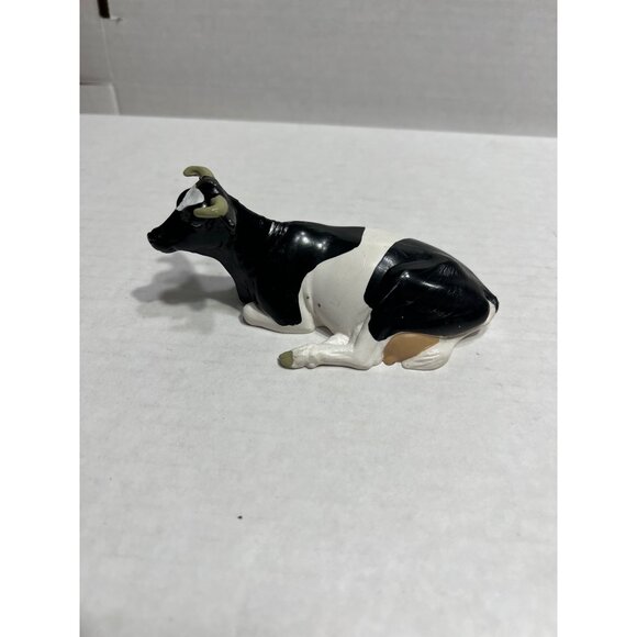 Schleich Germany 1984 black & white laying cow figure - Picture 1 of 6